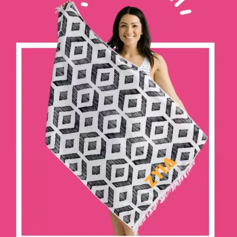 ZYIA Sedona Tasseled Resort White and Black Patterned Beach Pool Towel NEW
